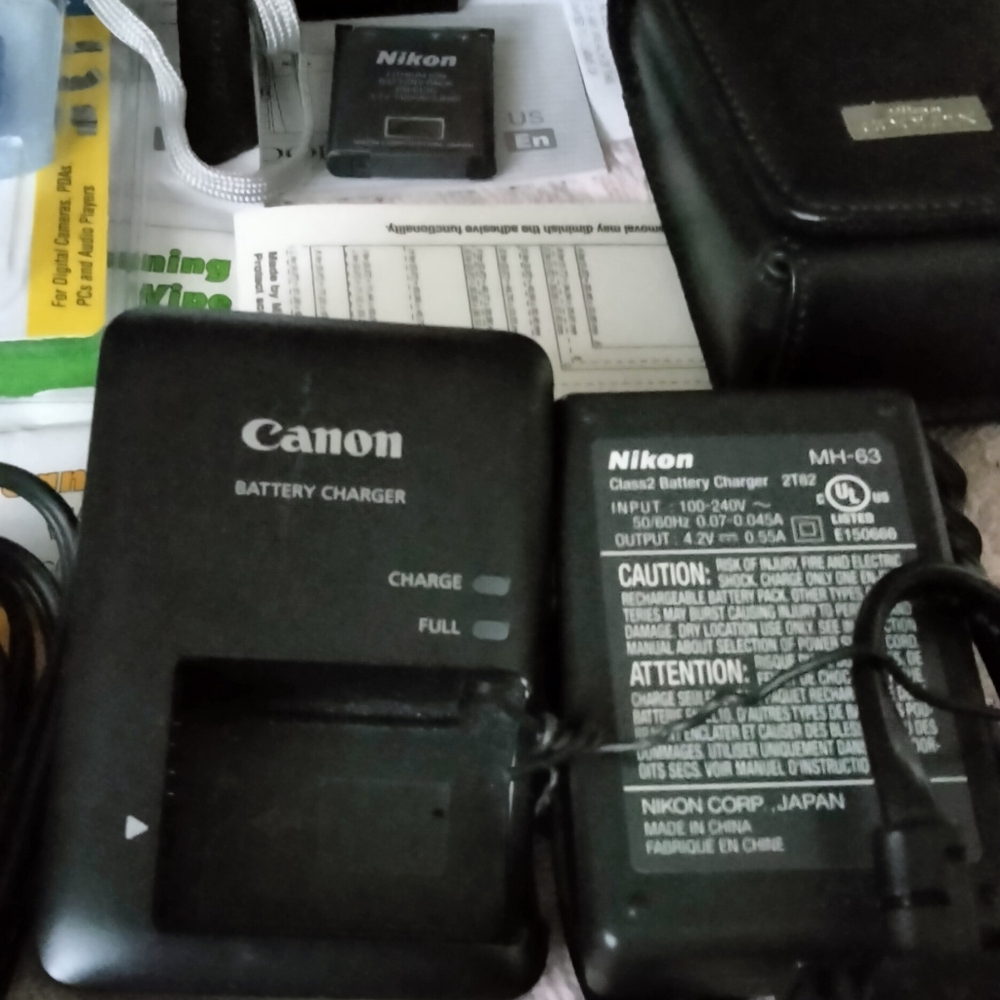 Nikon COOLPIX S60 Silver Digital Camera with Accessories - Picture 7 of 15